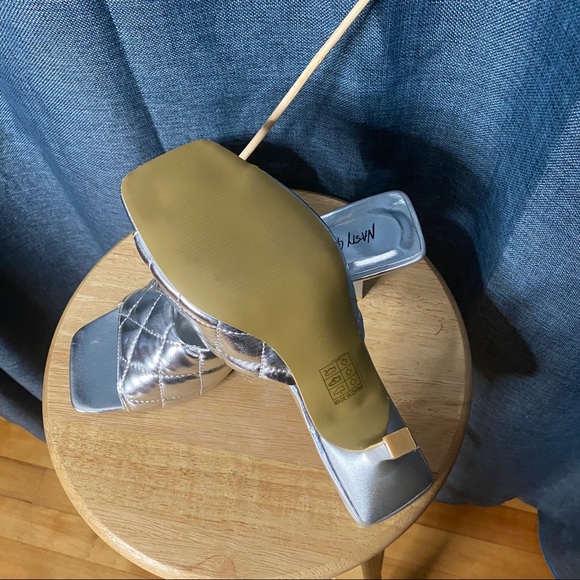 💥24 HR CLEAR-OUT💥 Nasty Gal Quilted Heels - Picture 4 of 5